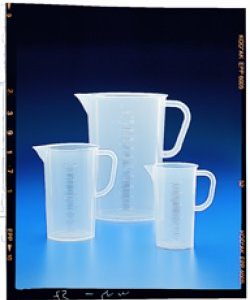 CARAFFA GRADUATA  forma alta  250 ml