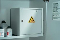 Armadi per prodotti chimici  1 porta destra, senza ventilatore, 3 cassetti Largh. 600 mm Profondità 520 mm Altezza 1920 mm